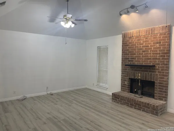 $1,800 | 106 River Knoll, Castroville, TX 78009