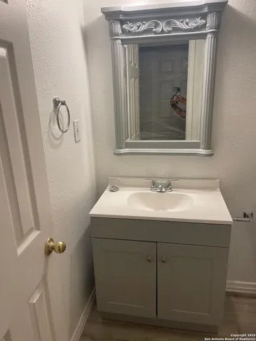 $2,000 | 106 River Knoll, Castroville, TX 78009