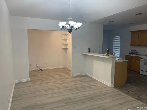 $1,800 | 106 River Knoll, Castroville, TX 78009