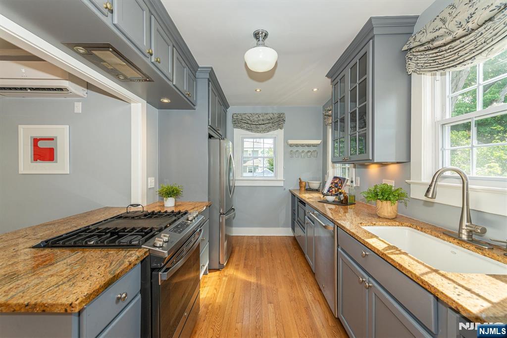 49 Harvard Street Montclair, NJ 07042 - Photo 15 of 31