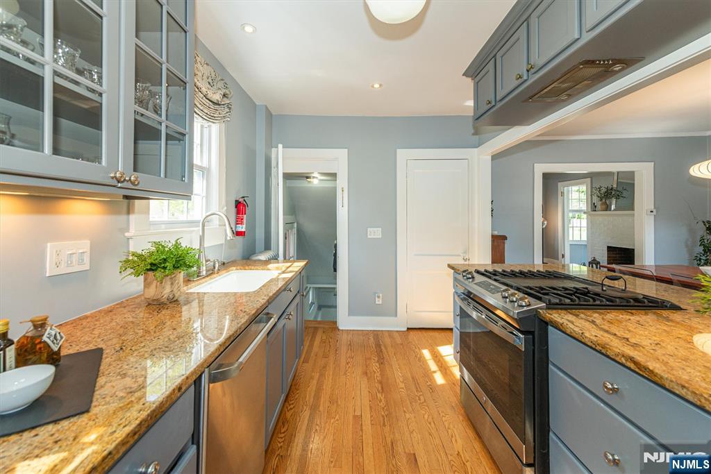 49 Harvard Street Montclair, NJ 07042 - Photo 16 of 31