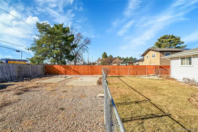 a view of a backyard of the house