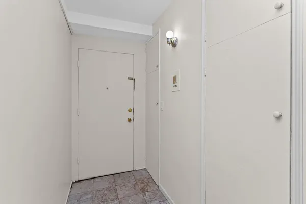 $147,500 | 7204 Oak Avenue, Unit 1NW, River Forest, IL 60305