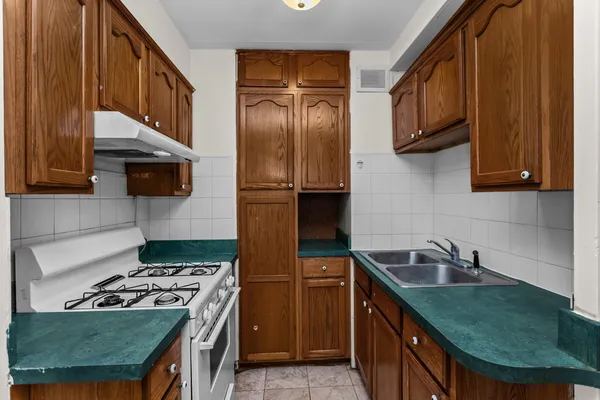 $147,500 | 7204 Oak Avenue, Unit 1NW, River Forest, IL 60305