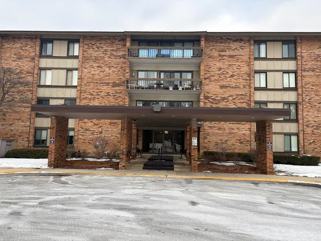 $299,999 | 101 Lake Hinsdale Drive, Unit 205, Willowbrook, IL 60527