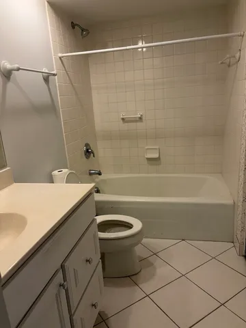 $299,999 | 101 Lake Hinsdale Drive, Unit 205, Willowbrook, IL 60527