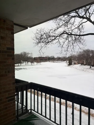 $299,999 | 101 Lake Hinsdale Drive, Unit 205, Willowbrook, IL 60527