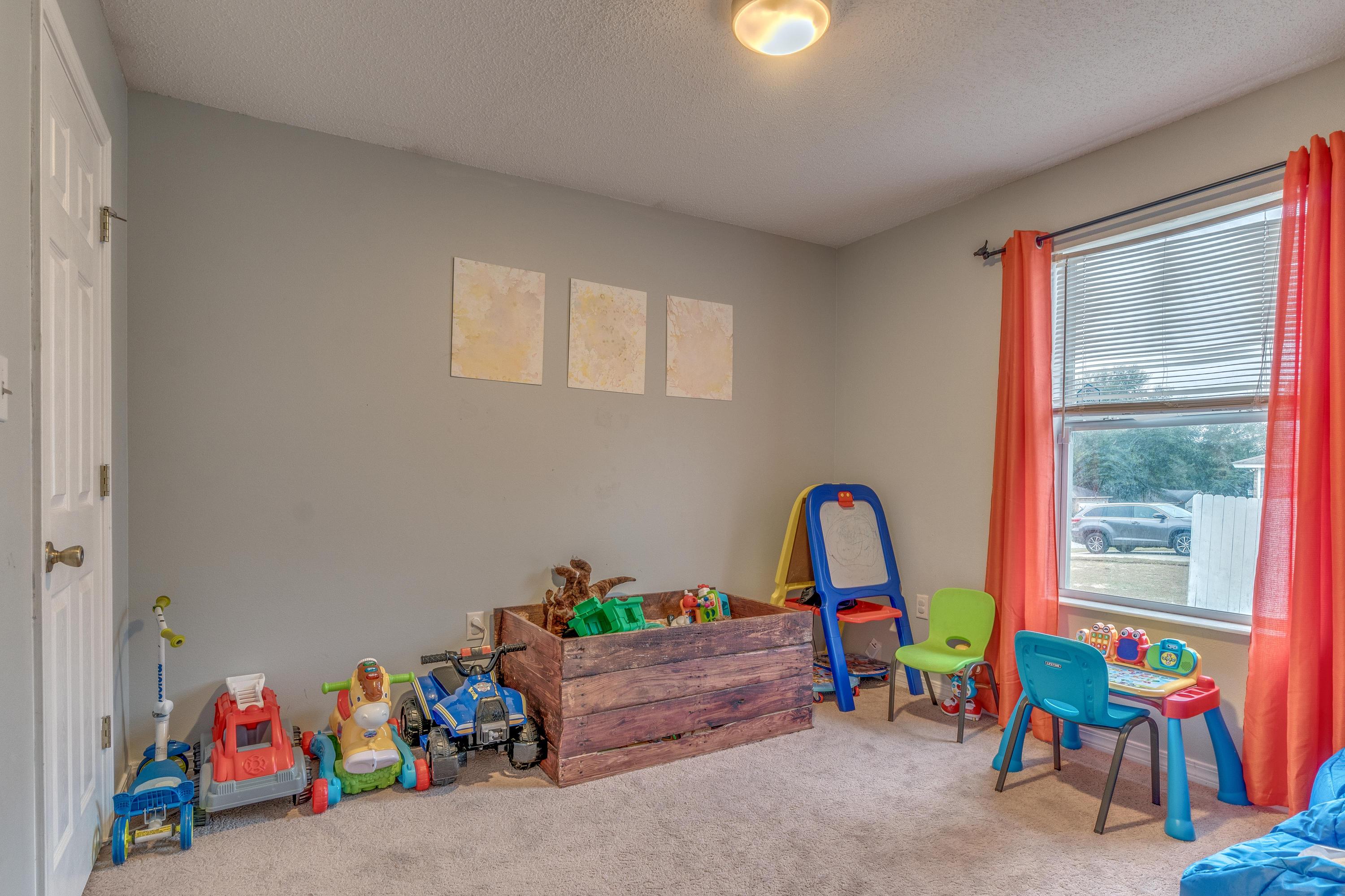 118 Cabana Way Crestview, FL 32536 - Photo 8 of 22 a view of play room with toys