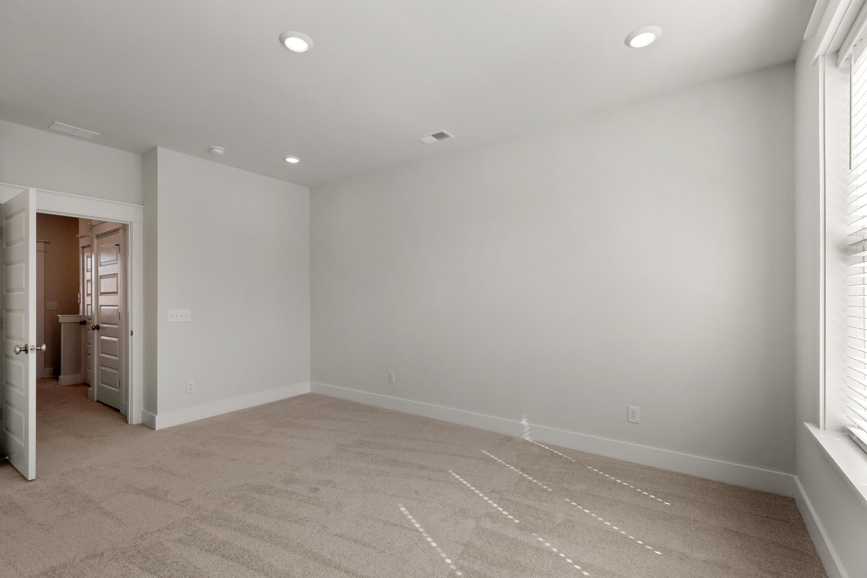 1610 Florentia Street Mount Pleasant, SC 29464 - Photo 21 of 29 1610 Owners Bedroom