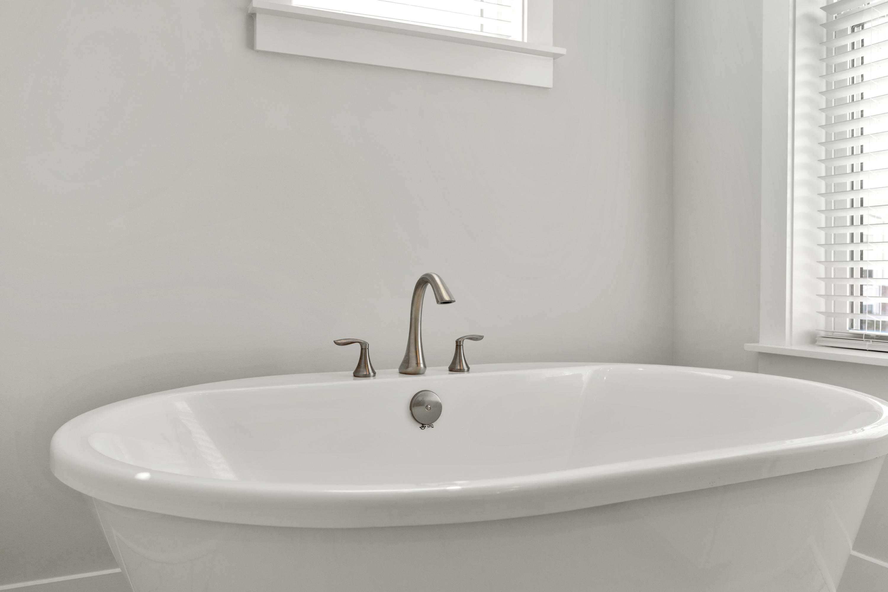 1610 Florentia Street Mount Pleasant, SC 29464 - Photo 24 of 29 1610 Owners Bath Saoking Tub
