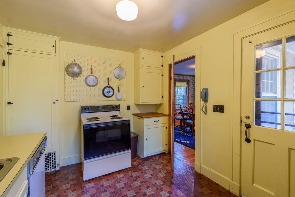 88 Farview Way Amherst, MA 01002 - Photo 5 of 25 a view of washer and dryer