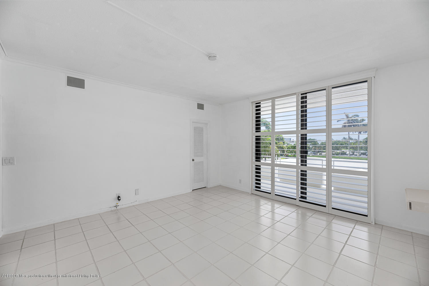 2150 Ibis Isle Road, Unit 8 Palm Beach, FL 33480 - Photo 19 of 31 an empty room with windows