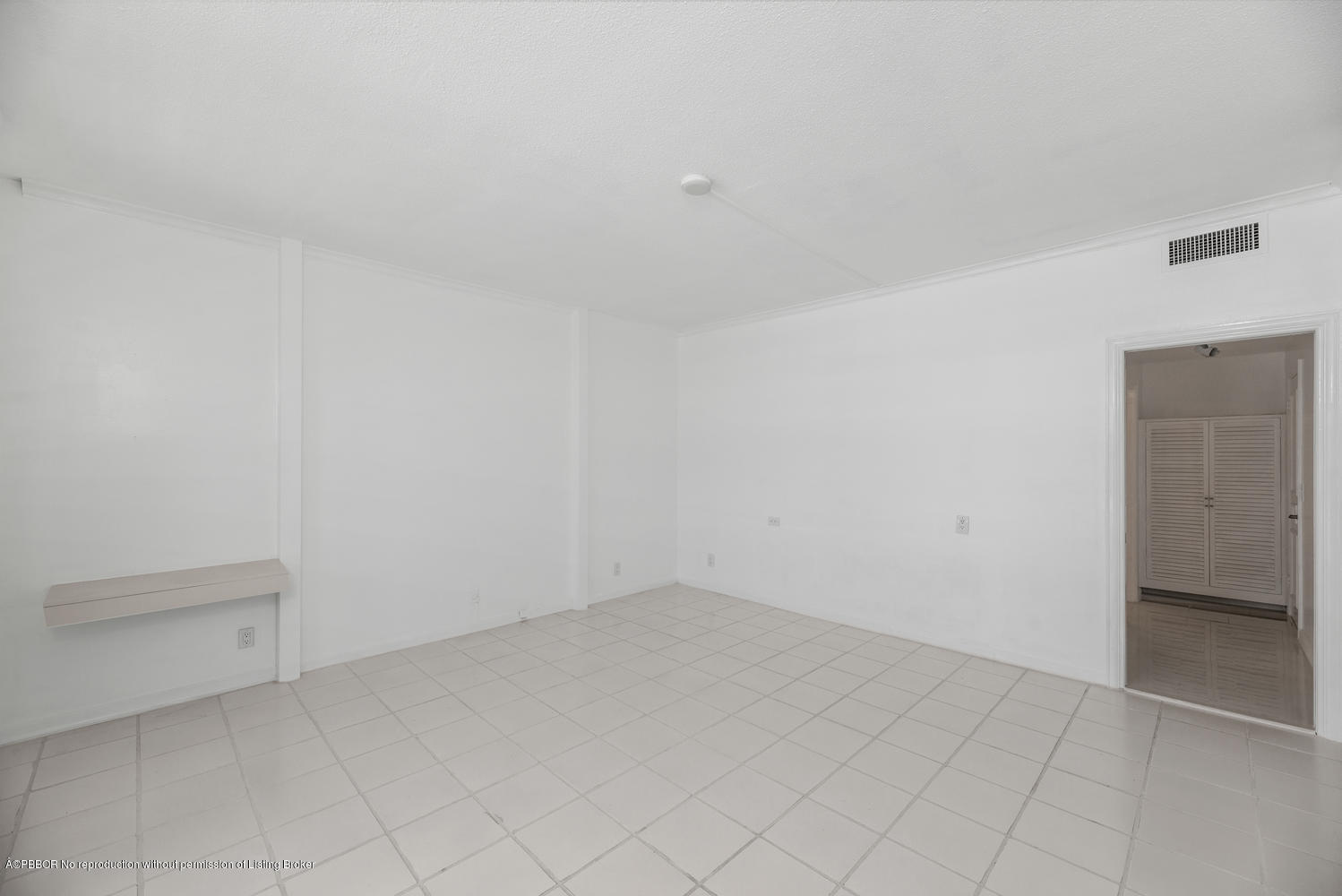 2150 Ibis Isle Road, Unit 8 Palm Beach, FL 33480 - Photo 20 of 31 a view of an empty room