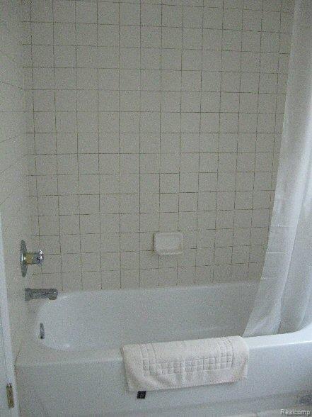 901 Knob Creek Drive Rochester, MI 48306 - Photo 20 of 21 jack and jill bath