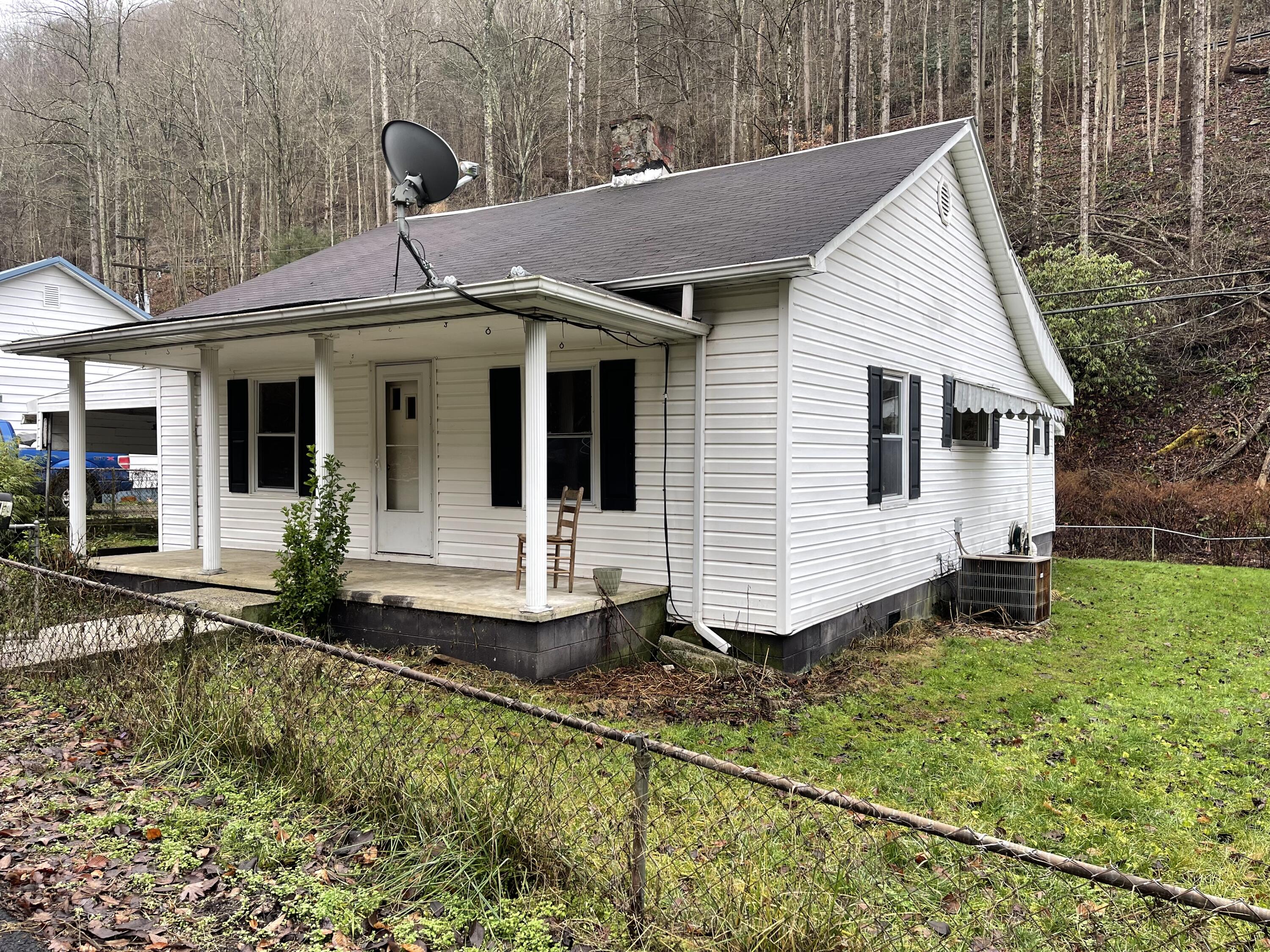 414 Lower Bearwallow Road Dante, VA 24237 - Photo 3 of 27 IMG-6703
