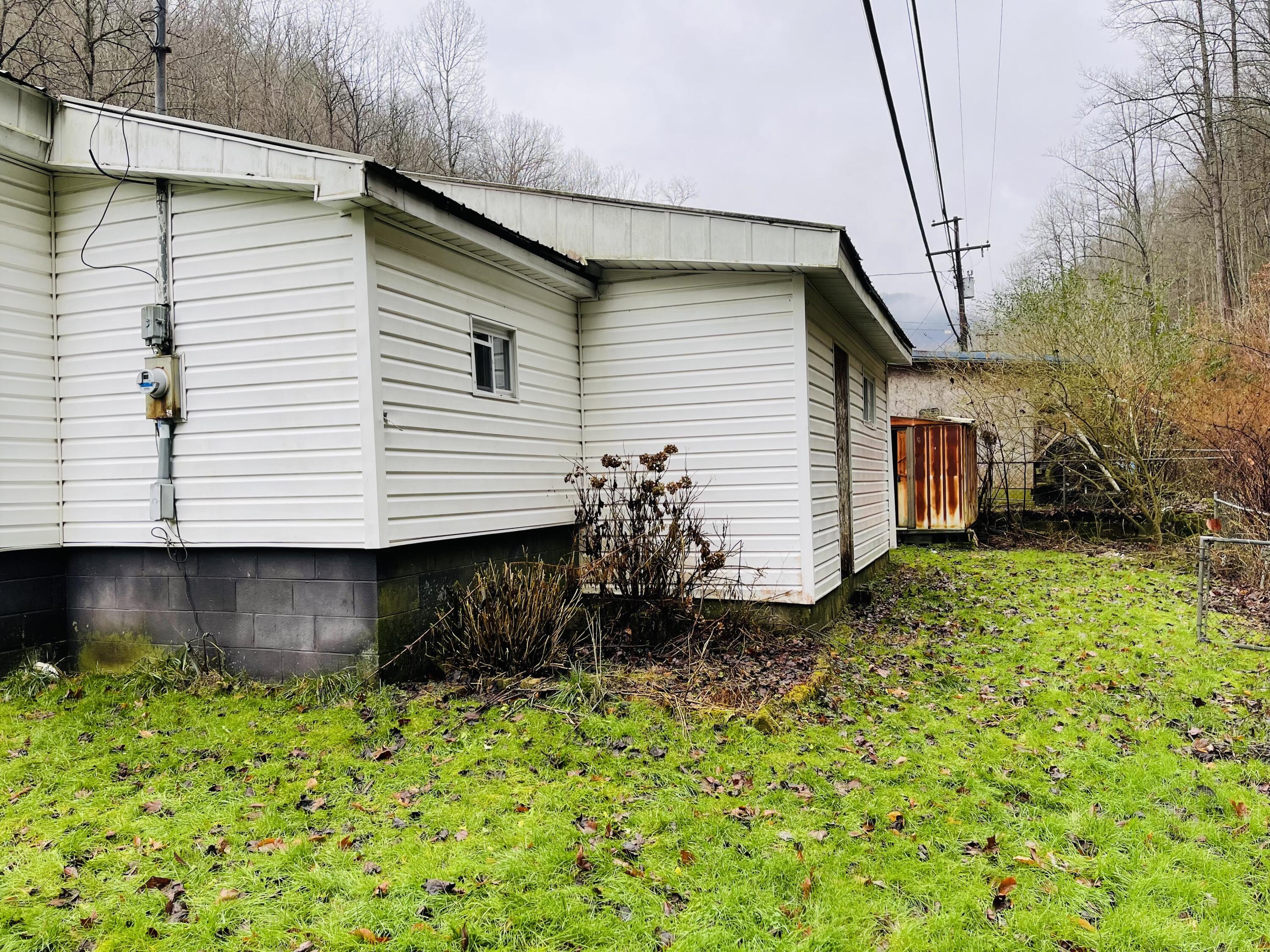 414 Lower Bearwallow Road Dante, VA 24237 - Photo 6 of 27 IMG-6724