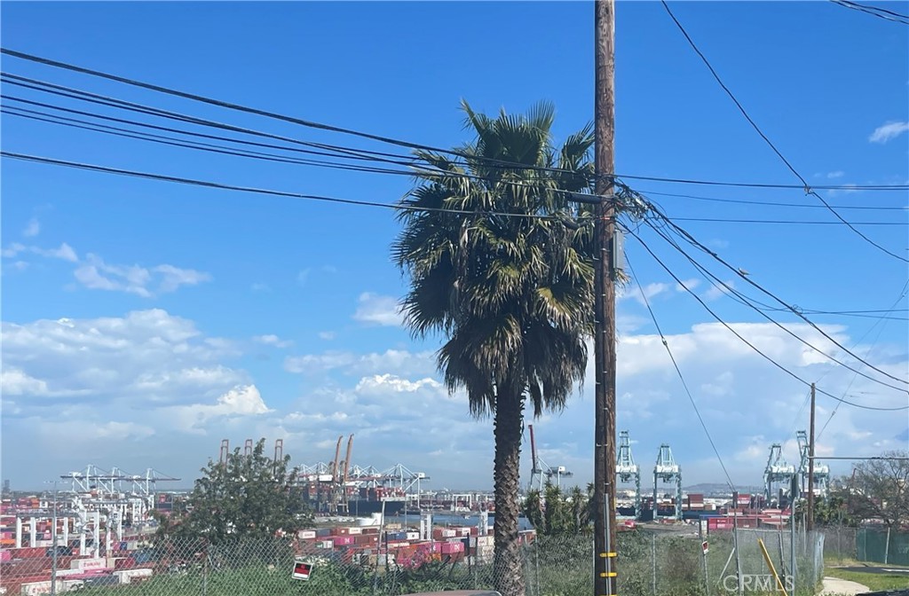 522 Mac Arthur San Pedro, CA 90731 - Photo 4 of 5 a view of a city