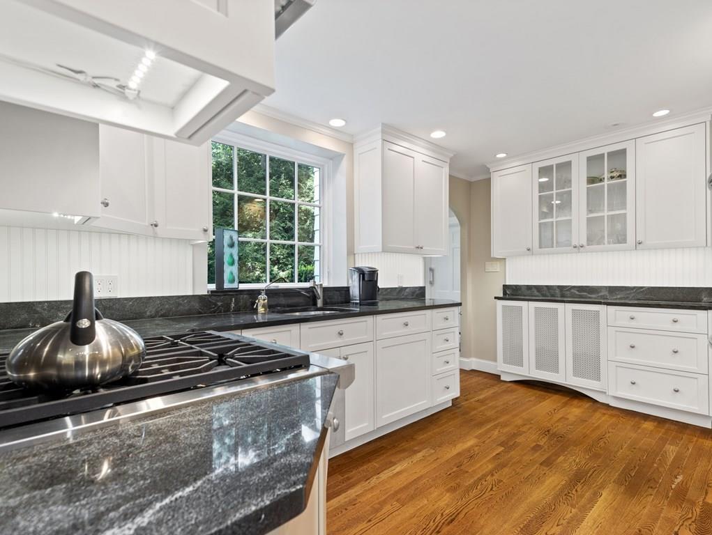 28 Boulder Road Wellesley, MA 02481 - Photo 9 of 21