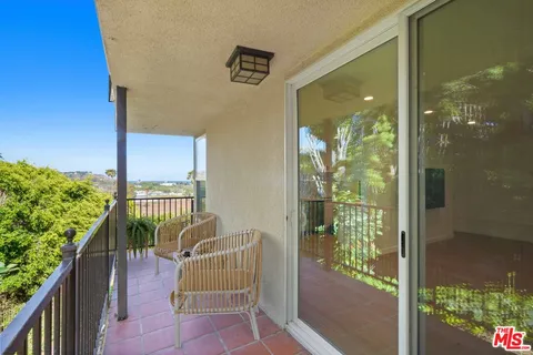 $899,000 | 23901 Civic Center Way, Unit 126, Malibu, CA 90265