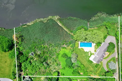 $8,495,000 | 115 Heady Creek Lane, Southampton, NY 11968