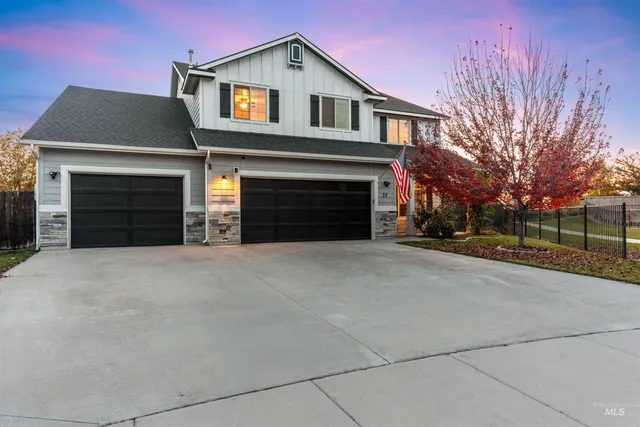 $734,000 | 37 East Ensenada Drive, Meridian, ID 83646