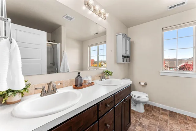 $734,000 | 37 East Ensenada Drive, Meridian, ID 83646