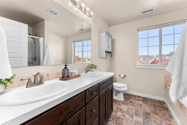 $734,000 | 37 East Ensenada Drive, Meridian, ID 83646