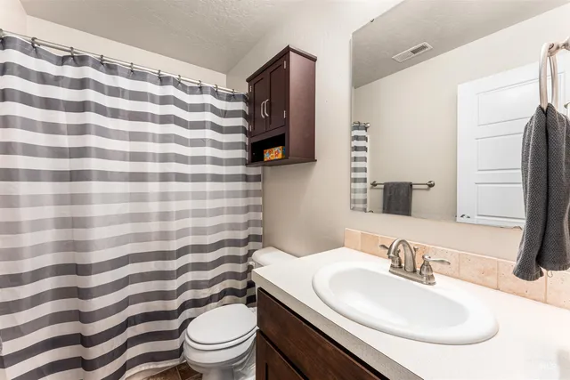 $734,000 | 37 East Ensenada Drive, Meridian, ID 83646