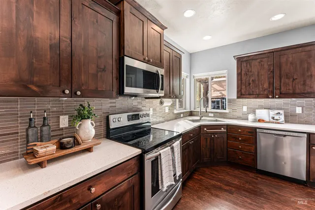 $734,000 | 37 East Ensenada Drive, Meridian, ID 83646