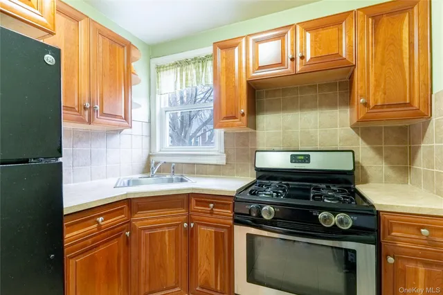 $195,000 | 135 Hilltop Acres, Unit 135, Yonkers, NY 10704