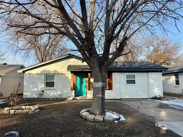 $2,200 | 413 Southwest 14th Street, Grand Prairie, TX 75051