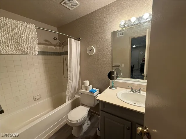 $1,050 | 240 Mission Catalina Lane, Unit 204, Las Vegas, NV 89107