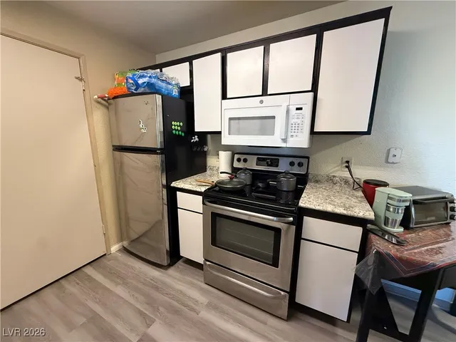 $1,050 | 240 Mission Catalina Lane, Unit 204, Las Vegas, NV 89107
