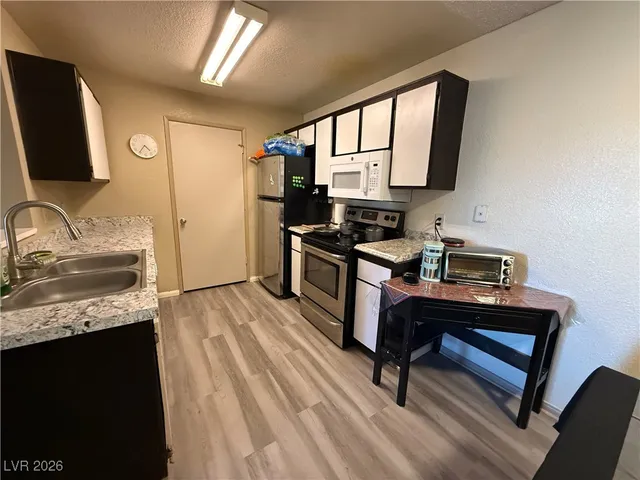 $1,050 | 240 Mission Catalina Lane, Unit 204, Las Vegas, NV 89107