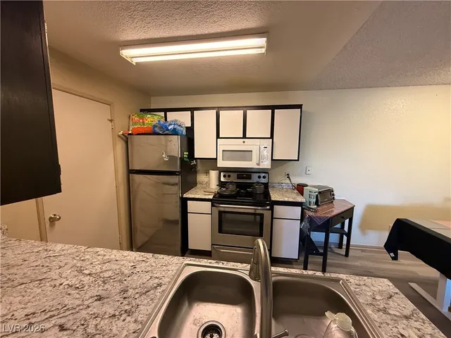 $1,050 | 240 Mission Catalina Lane, Unit 204, Las Vegas, NV 89107