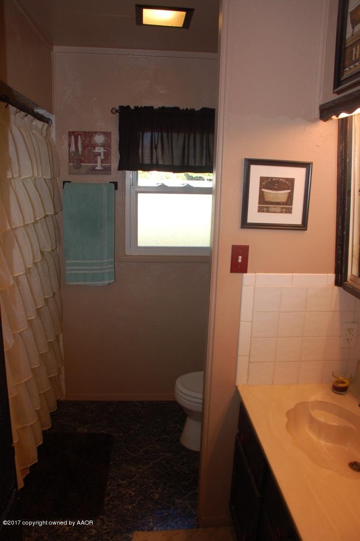 5116 Crockett Street Amarillo, TX 79110 - Photo 13 of 33 Bathroom 1
