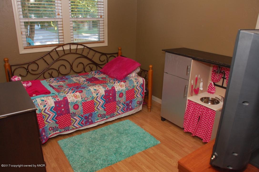 5116 Crockett Street Amarillo, TX 79110 - Photo 17 of 33 Bedroom 2