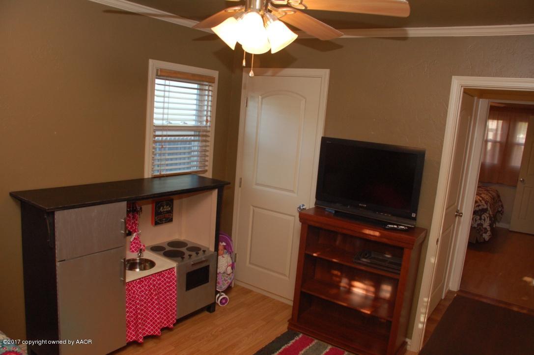 5116 Crockett Street Amarillo, TX 79110 - Photo 19 of 33 Bedroom 2
