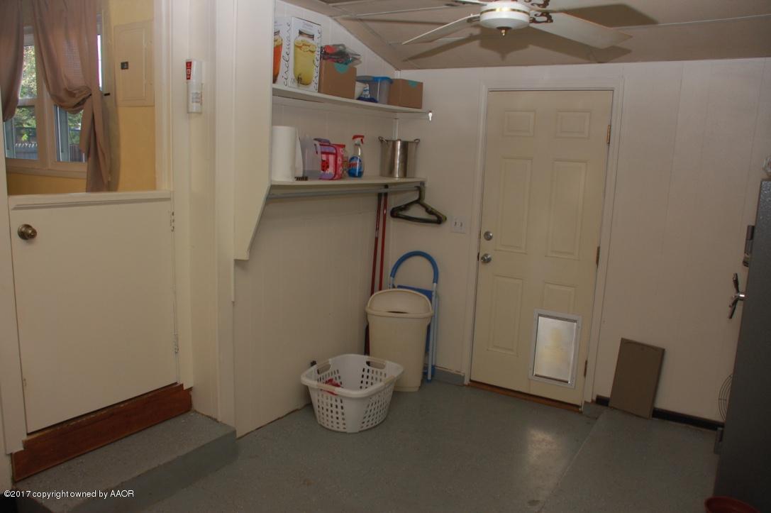 5116 Crockett Street Amarillo, TX 79110 - Photo 25 of 33 Laundry