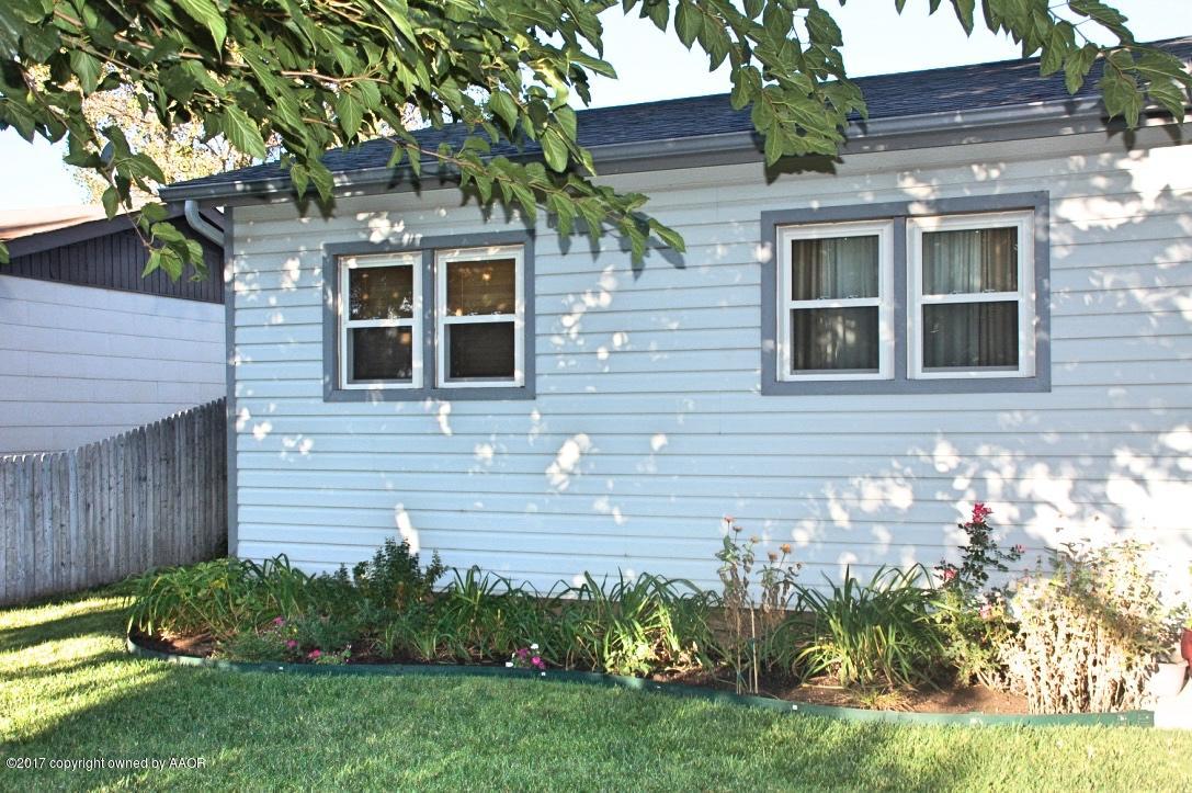 5116 Crockett Street Amarillo, TX 79110 - Photo 3 of 33 Front View Landscaping