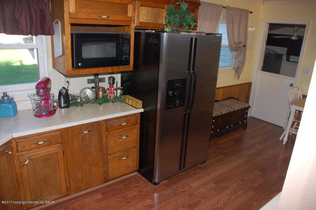 5116 Crockett Street Amarillo, TX 79110 - Photo 9 of 33 Kitchen