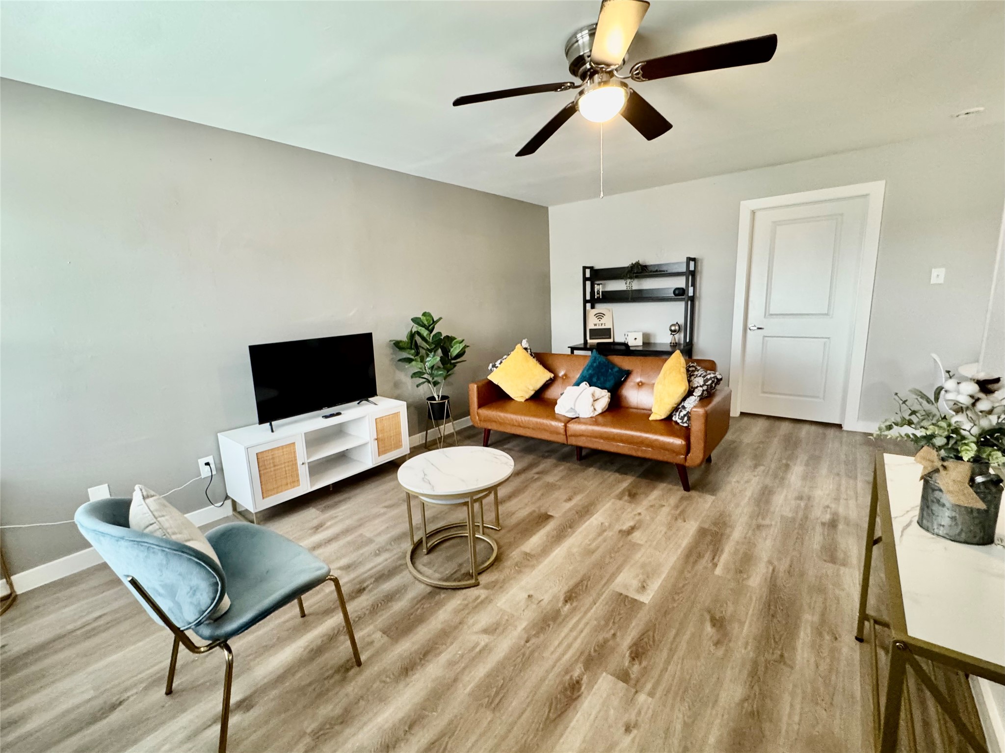 6705 Fairway Drive, Unit 2 Houston, TX 77087 - Photo 1 of 11 Main living space