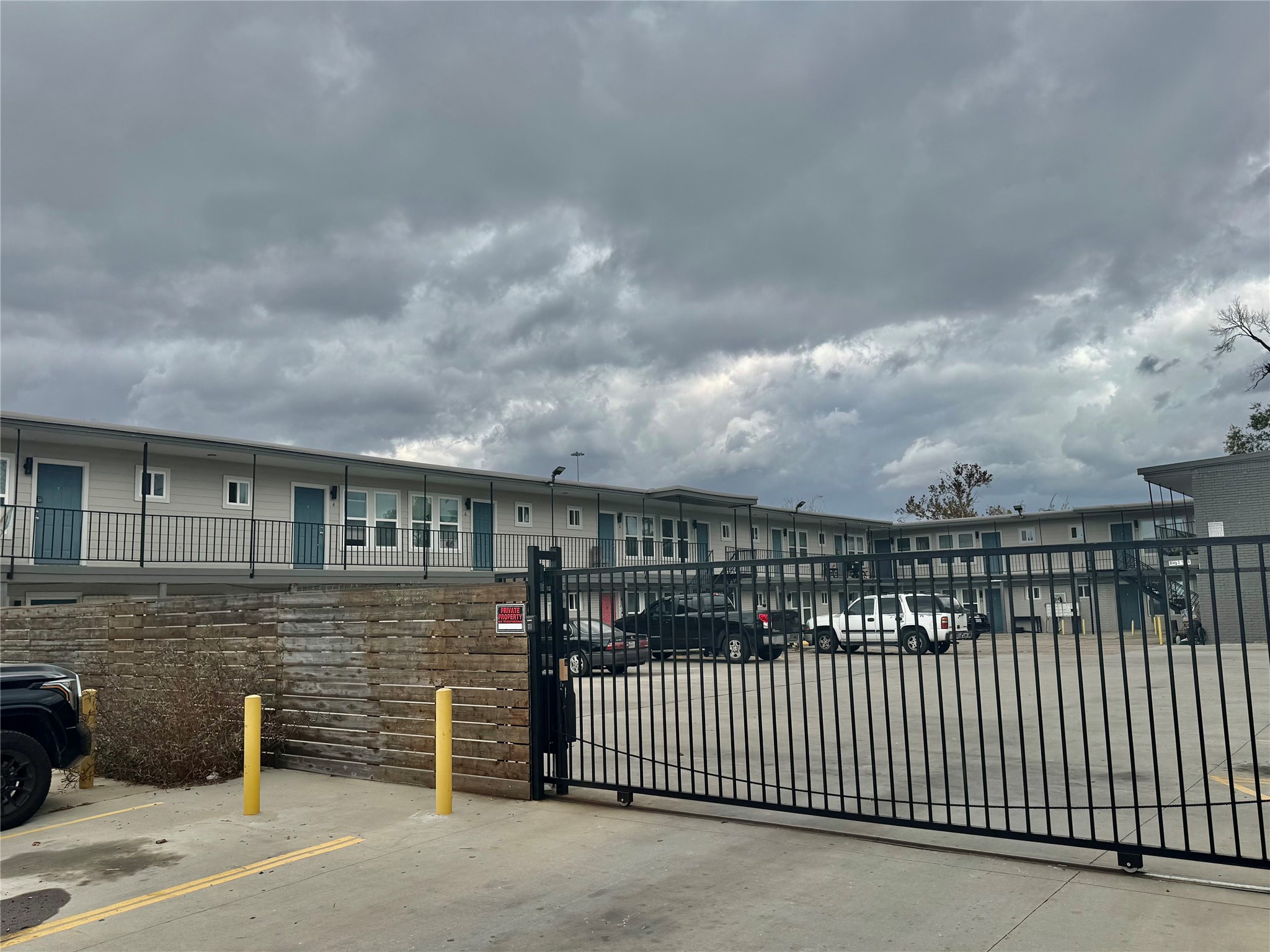 6705 Fairway Drive, Unit 2 Houston, TX 77087 - Photo 10 of 11 Gate property