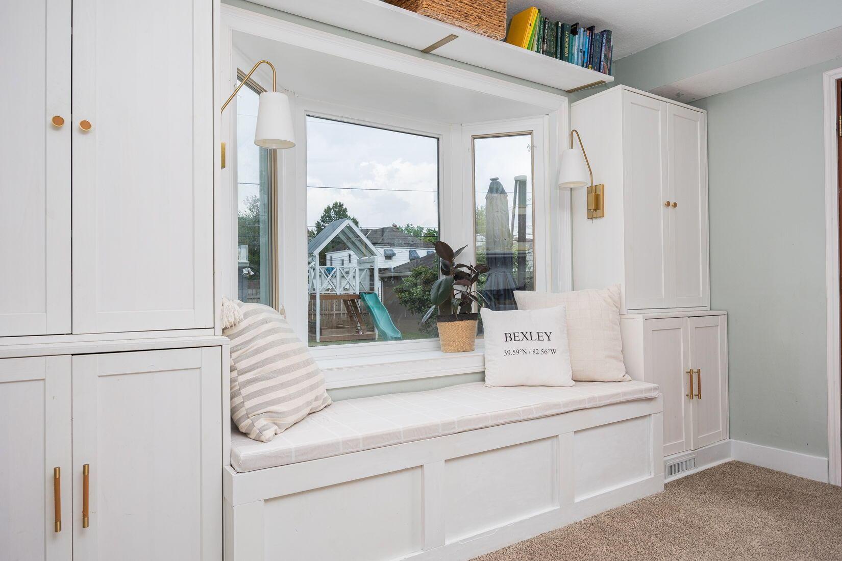 922 South Remington Road Columbus, OH 43209 - Photo 23 of 56 Family Room / Window Seat Overlooking Backyard