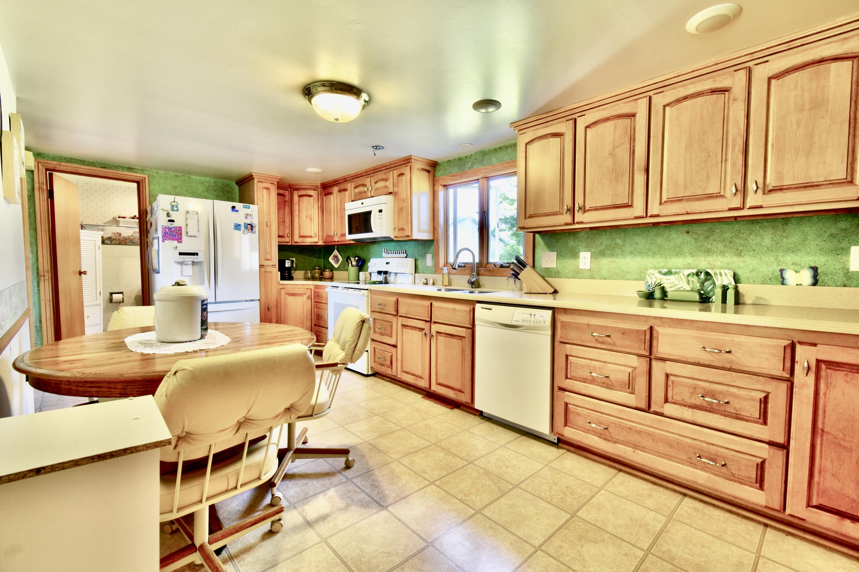 8754 East Monroe Road Wheeler, MI 48662 - Photo 6 of 110 DSC_2717_8_9