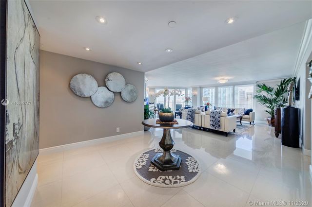 $875,000 | 19707 Turnberry Way, Unit 16A, Aventura, FL 33180