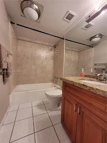 a view of a yard with palm tree