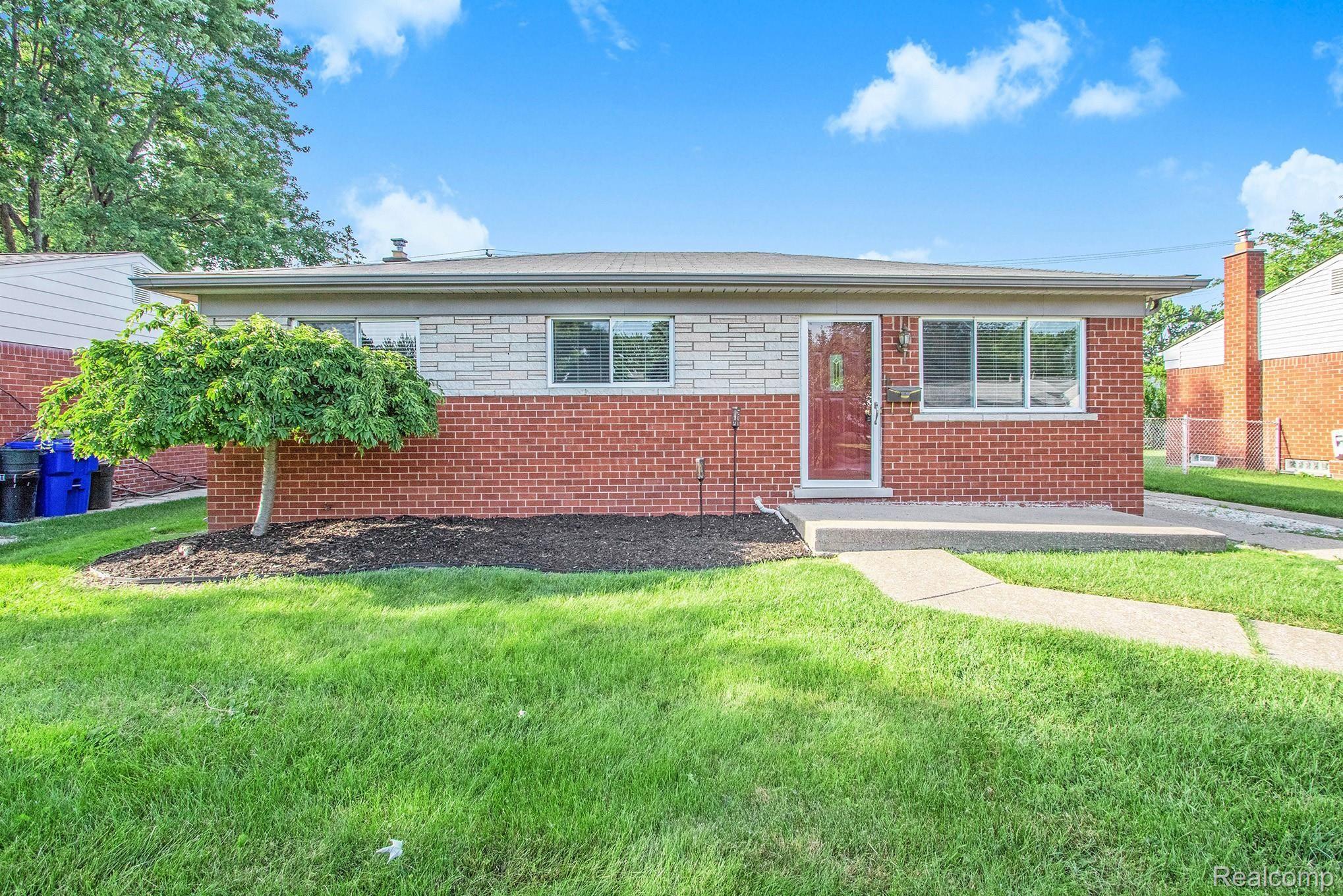 18415 Bittersweet Road Fraser, MI 48026 - Photo 1 of 27 062719_34.jpg