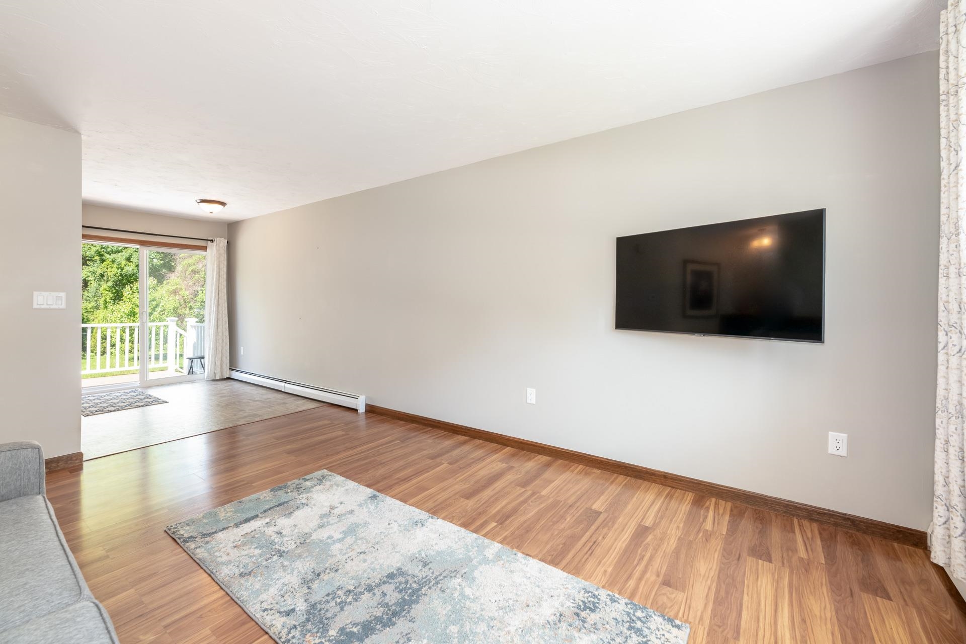 134 North Street Laconia, NH 03246 - Photo 4 of 38