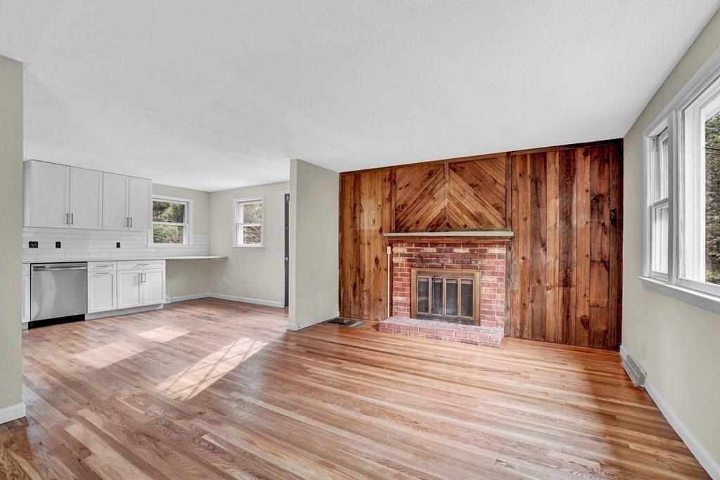 36 Oakland Road Pepperell, MA 01463 - Photo 2 of 19